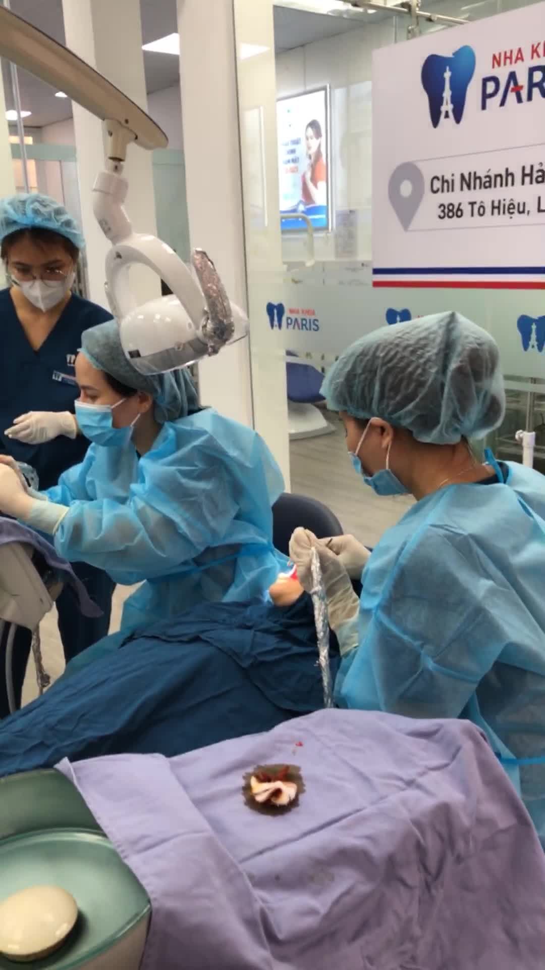 Cận cảnh quá trình cấy ghép 2 trụ Implant DIo tại nha khoa Paris Hải Phòng