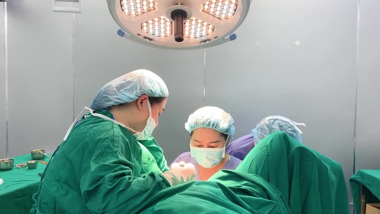 hẫu thuật thẩm mỹ tân trang "cô bé" tại DrD