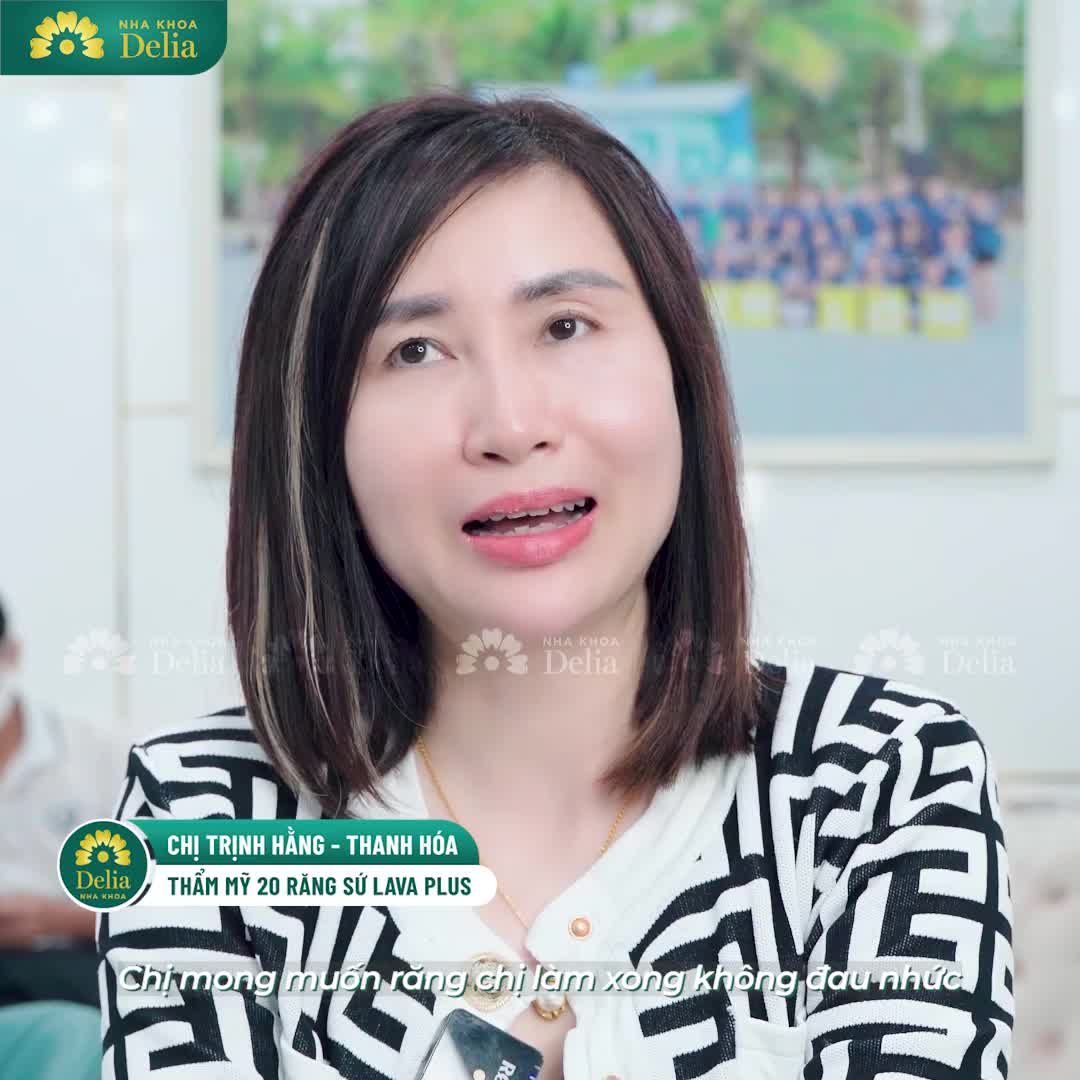 Với đặc thù công việc thường xuyên phải giao tiếp, gặp gỡ khách hàng, nụ cười chính là “vũ khí" giúp chị Trịnh Hằng (Thanh Hóa) tự tin hơn.