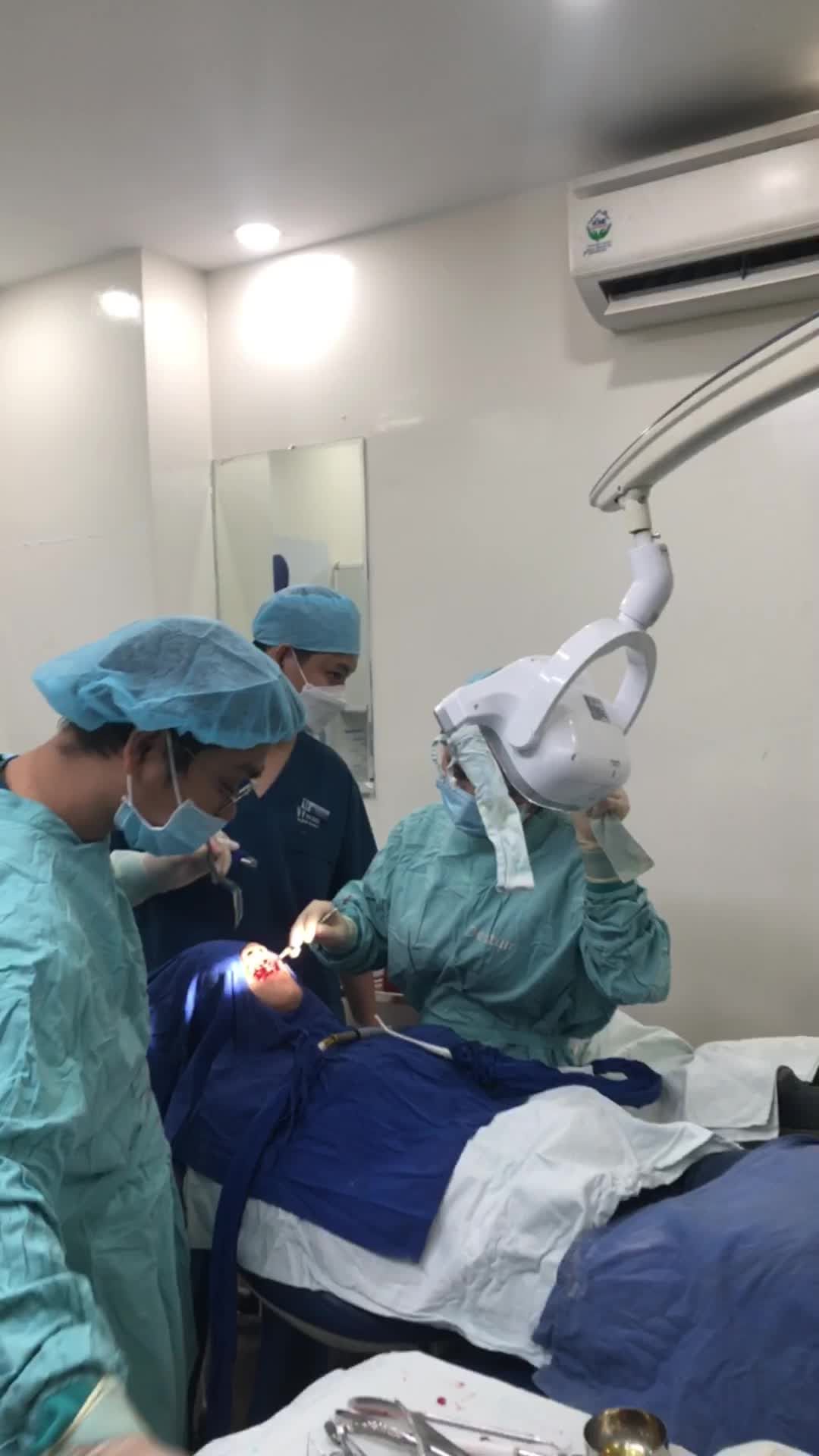 case cấy ghép All On 6 Dentium Hàn Quốc cho khách hàng mất răng toàn hàm trên. Chi nhánh: 97 Cộng Hoà p4 quận Tân Bình.