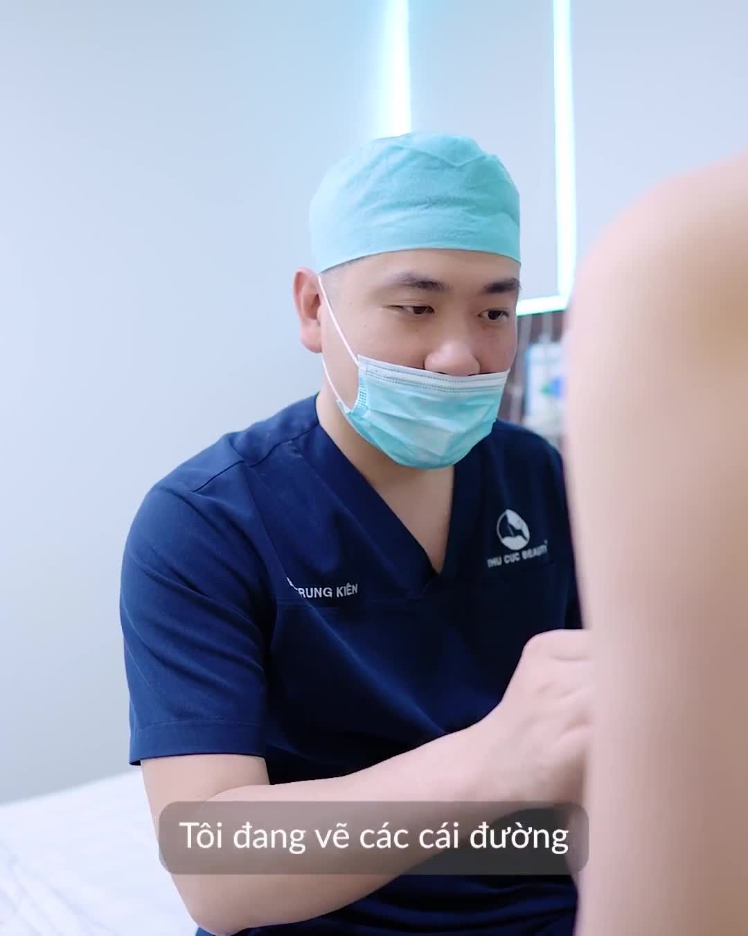 Bác sĩ giải đáp thắc mắc: "Thể tích hai bên ngực chênh nhau, nâng ngực tự nhiên nên đặt size như thế nào?"