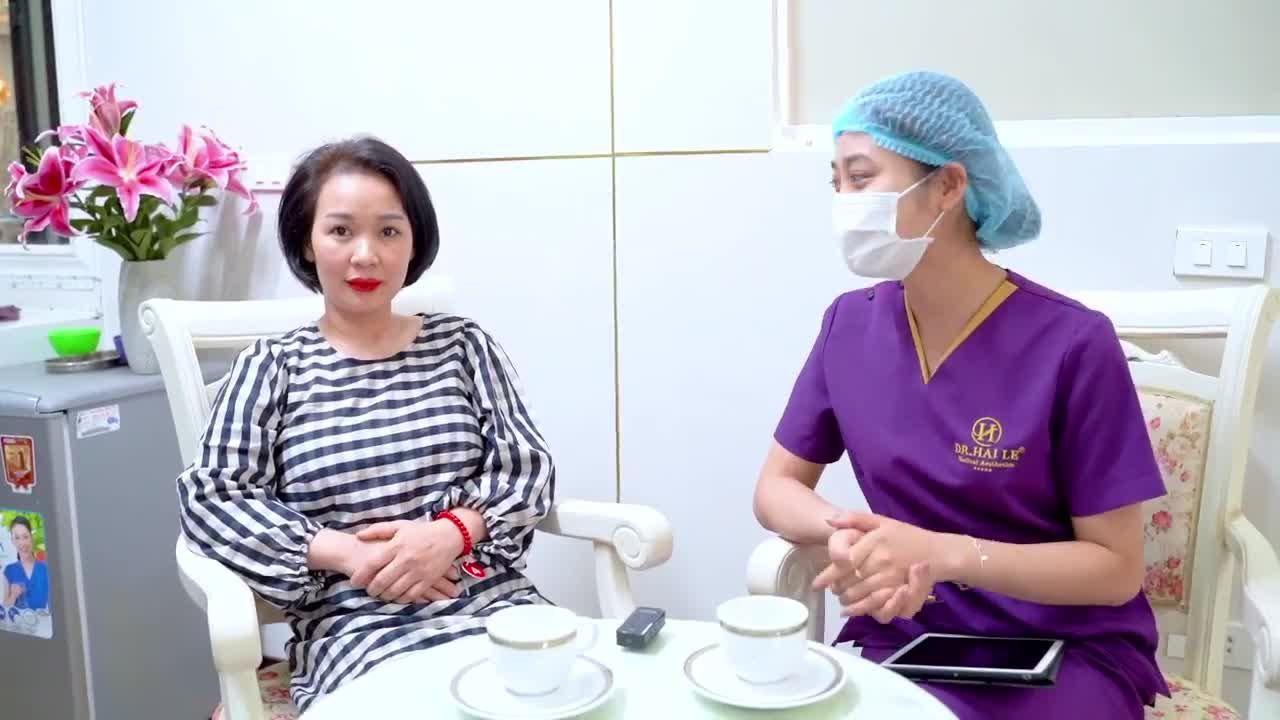 Vừa phun môi kỹ thuật không đau màu tươi tự nhiên, ít sưng tại Dr.Hải Lê sẽ thế nào? Cả nhà cùng đón xem