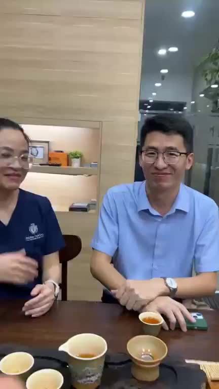 Bs hương và khách hàng nguòi trung quốc