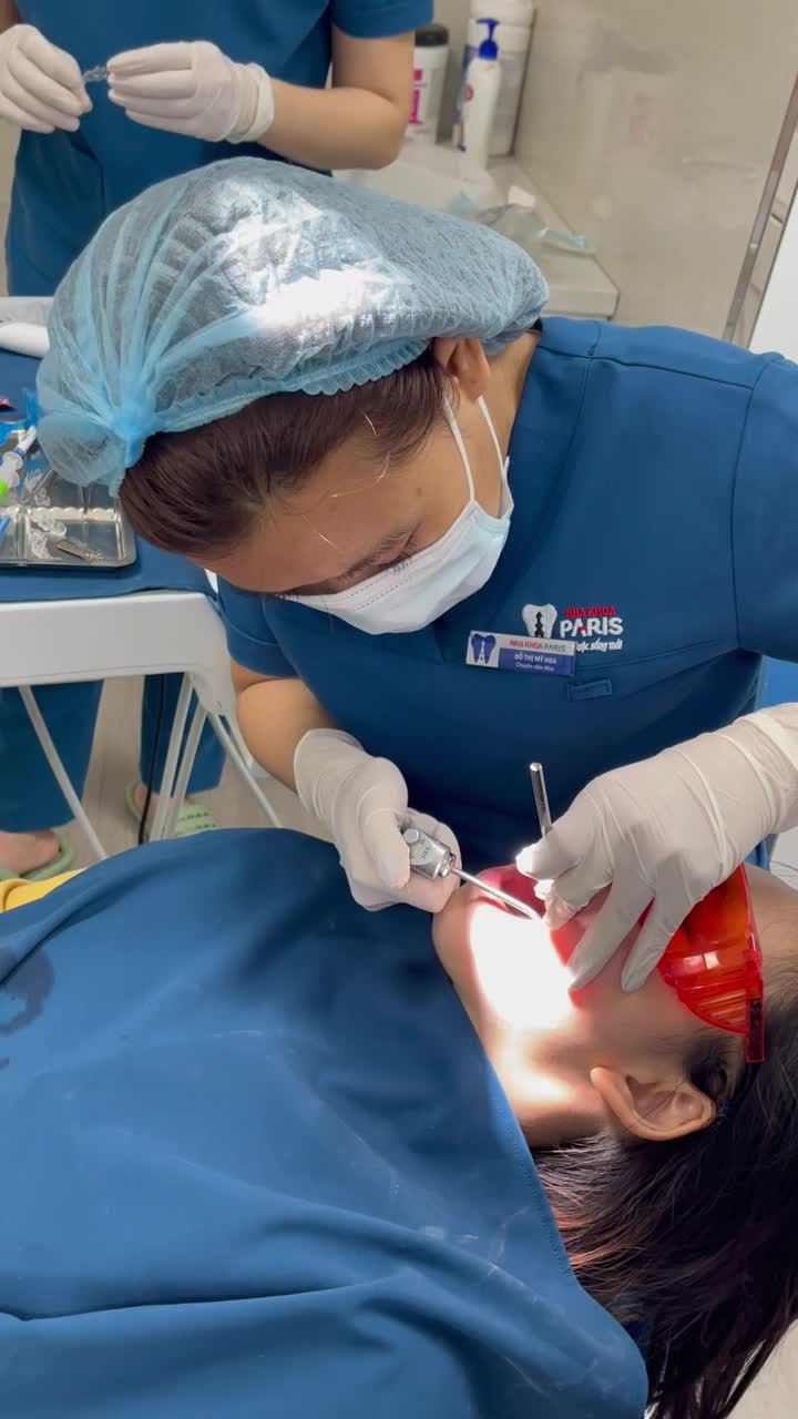 Ca gắn attack giao khay Invisalign cho khách hàng Vũ Phương Thảo tại Nha khoa Paris 110-112 Bà Triệu