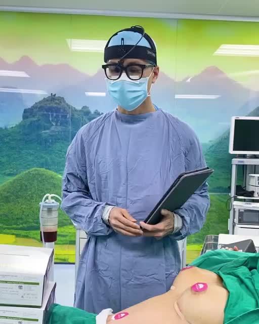 Combo thẩm mỹ siêu hot mỗi dịp hè Nâng ngực + Tạo hình thành bụng