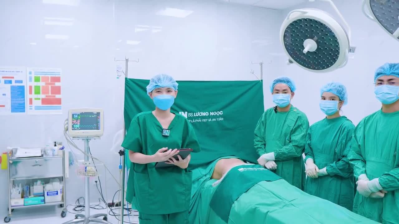 Sau 2 giờ thực hiện hút mỡ tạo dáng thẩm mỹ vòng bụng, bên dưới là những hình ảnh về kết quả