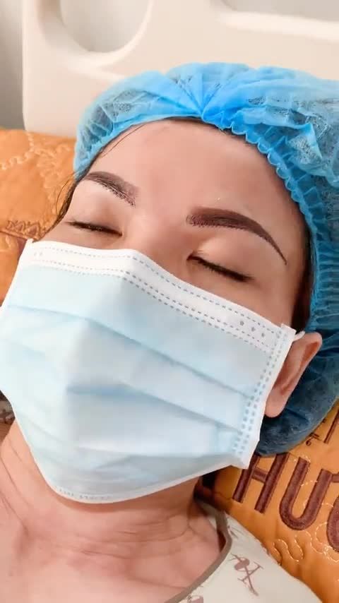 2 chị em tranh thủ dịp nghỉ lễ đến Xuân Hương làm đẹp.