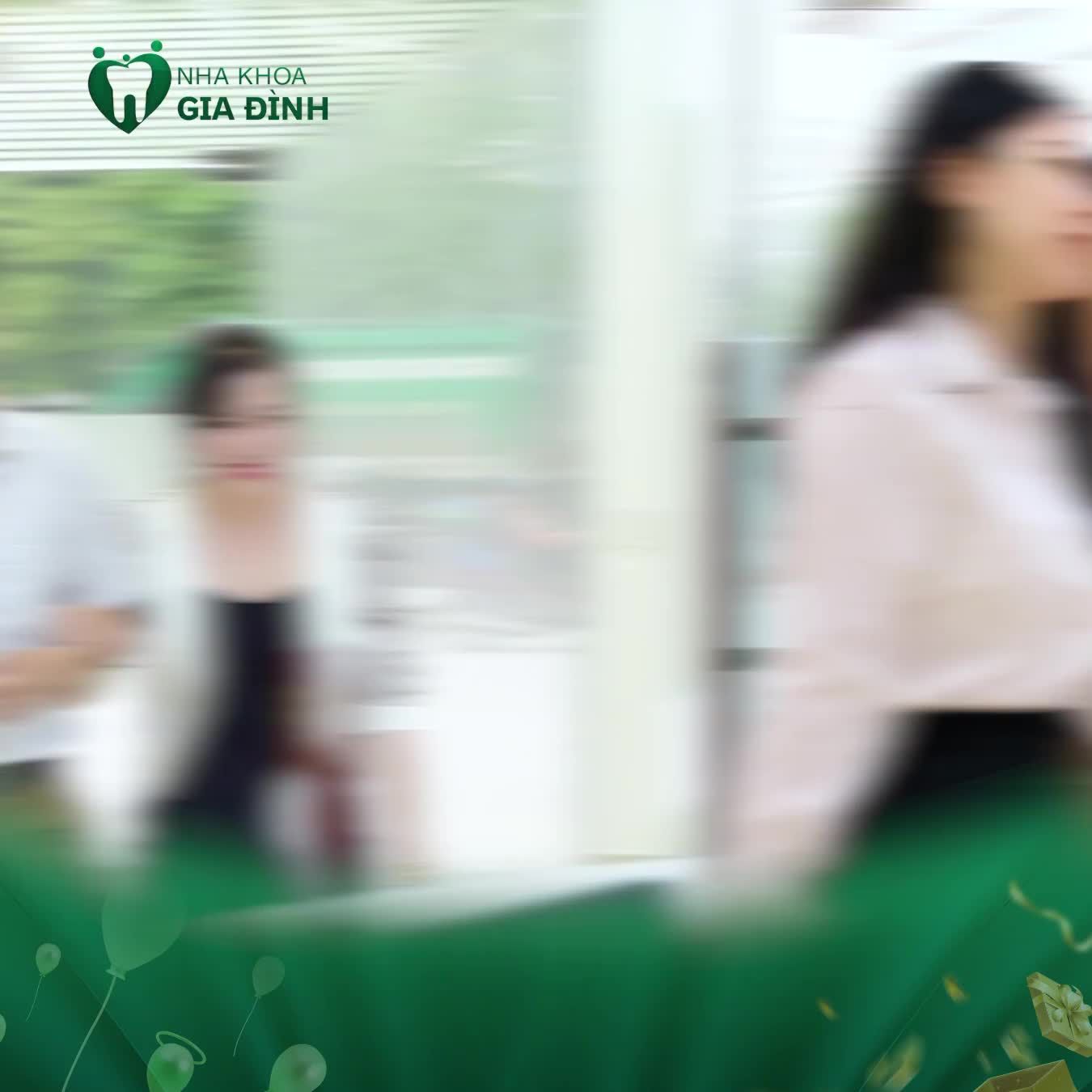 CÂU CHUYỆN NGÔN TÌNH TẠI NHA KHOA GIA ĐÌNH, HAI VỢ CHỒNG ĐƯA NHAU ĐI LÀM RĂNG SỨ NHÂN DỊP KỶ NIỆM 10 NĂM NGÀY CƯỚI