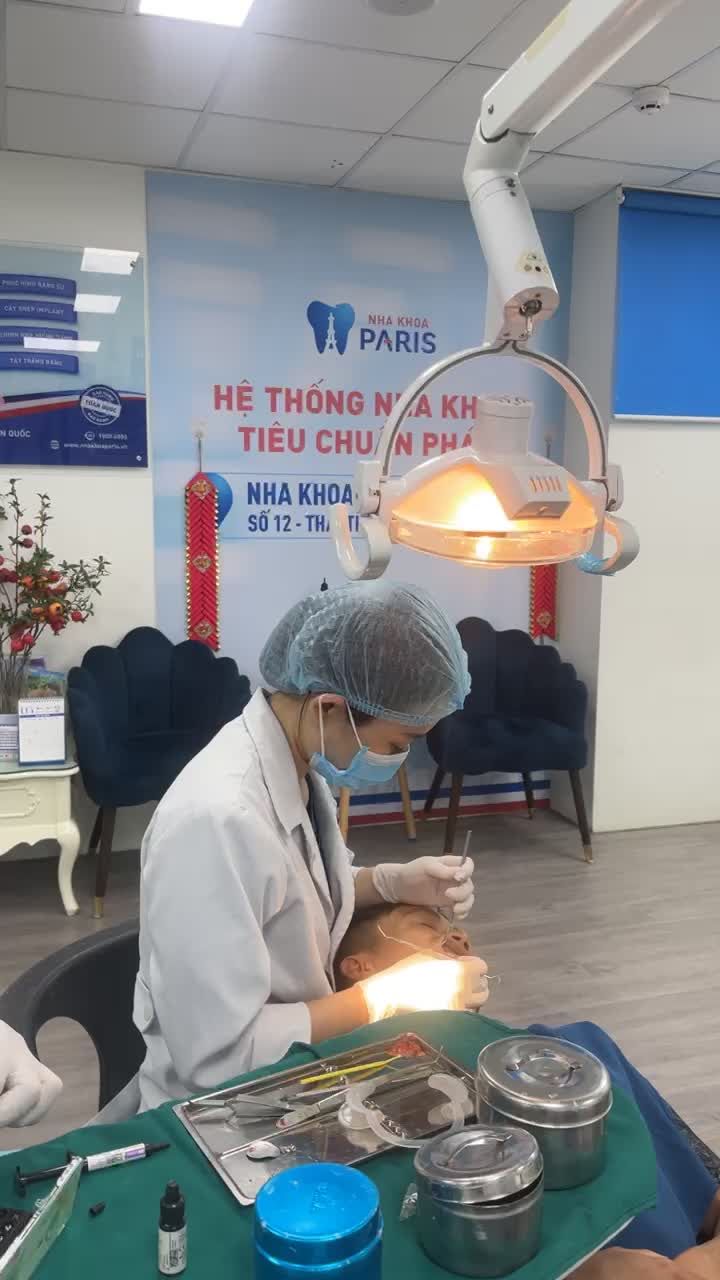 Quá trình gắn mắc cài tại nha khoa Paris 12 Thái Thịnh.  Kh nam- 30 tuổi- Hà Nội