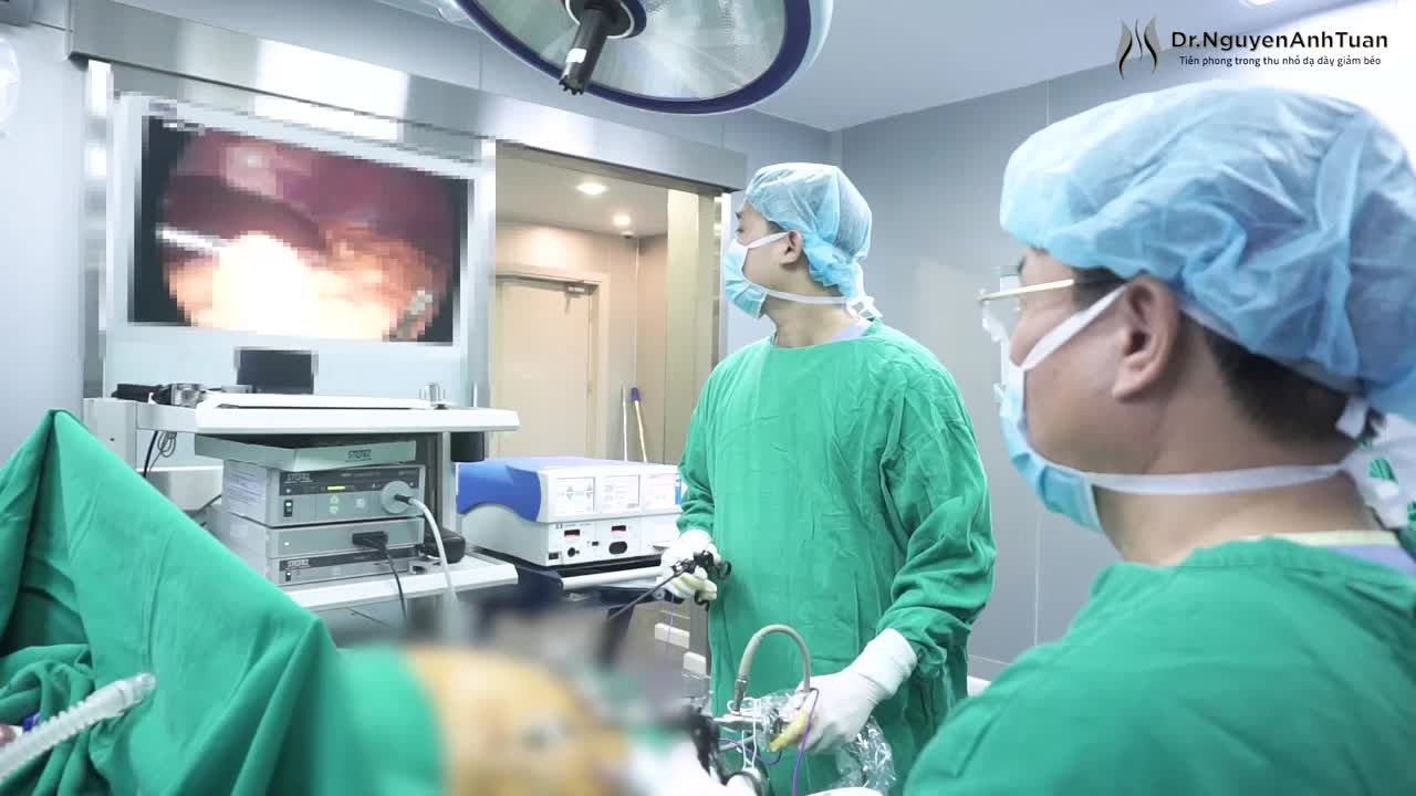 Vòng bụng hơn 1 mét , cân nặng 99kg khiến bệnh nhân gặp nhiều khó khăn trong cuộc sống.