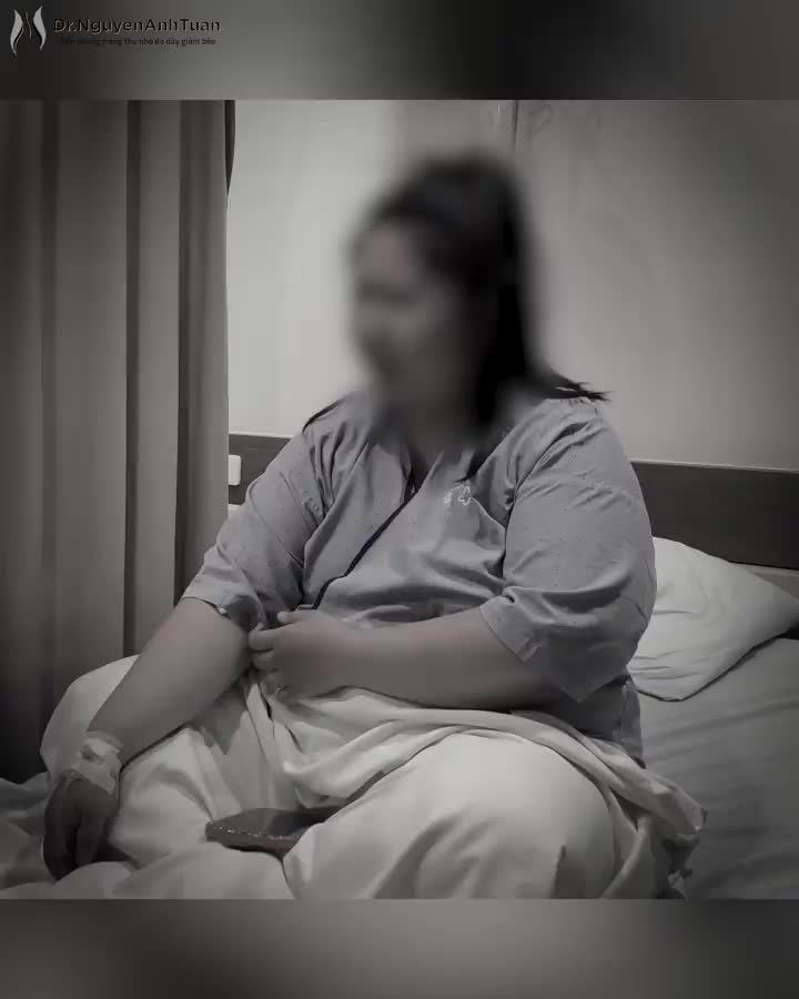 Bệnh nhân 26 tuổi nặng tới 95kg, tuổi đời còn quá trẻ nhưng đã phải đối mặt với hàng loạt bệnh lý  biến chứng của béo phì như tiểu đường, mỡ máu, gan nhiễm mỡ, ngưng thở khi ngủ ...