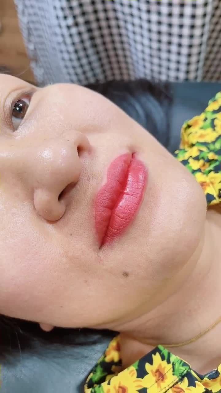 COMBO MÀY SẮC NÉT - MÔI CĂNG MỌNG QUYẾN RŨ ĐẸP TỰ NHIÊN GIÚP CHỊ KHÁCH HÀNG THĂNG HẠNG NHAN SẮC