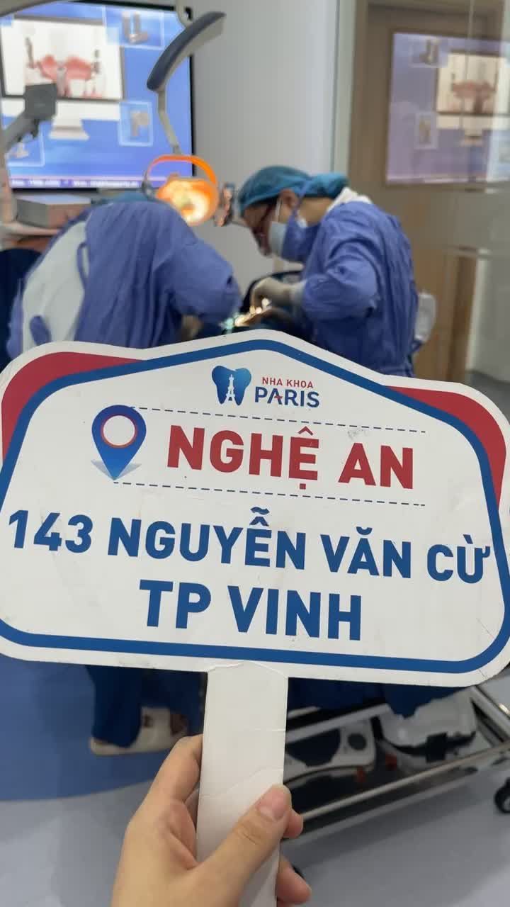 Phẫu thuật cấy ghép 1 trụ ETK - Pháp do tiến sĩ Drauren Trâm thực hiện tại Nha Khoa Paris - Vinh