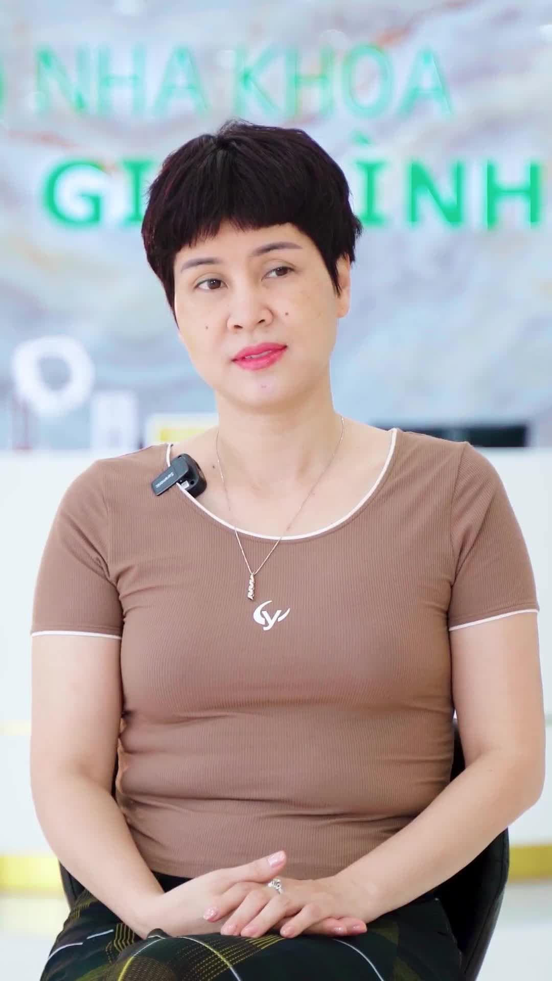 TIN TƯỞNG LỰA CHỌN NHA KHOA GIA ĐÌNH, CHỊ DIỆU THÚY SAU KHI THẨM MỸ RĂNG SỨ ĐƯỢC MỌI NGƯỜI KHEN XINH HƠN, TRẺ HƠN