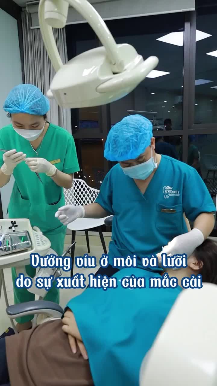 CÓ PHẢI NIỀNG RĂNG CÓ THỂ THAY ĐỔI GIỌNG NÓI?