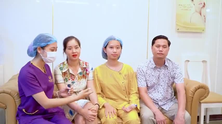 "Gia đình chỉ chờ cháu đủ 16 tuổi để đi chỉnh hình mí sụp bẩm sinh, nhận được kết quả này chúng tôi vui lắm cô ạ" Cùng lắng nghe chia sẻ từ bố mẹ cháu bé nhé cả nhà