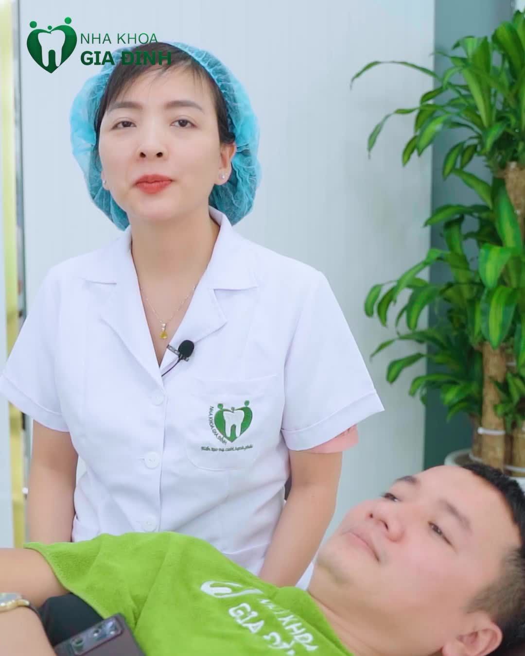 BS. CKI VŨ BÍCH DIỆP PHÂN TÍCH TÌNH TRẠNG RĂNG CỦA KHÁCH HÀNG TÁI KHÁM SAU 1 NĂM THẨM MỸ RĂNG SỨ