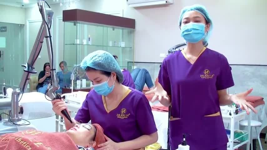 Nghỉ hè chị em tranh thủ tút tát lại nhan sắc tại Dr.Hải Lê đông vui quá ạ Cả nhà cùng theo dõi ca điều trị nám và đừng quên inbox để được tư vấn ạ