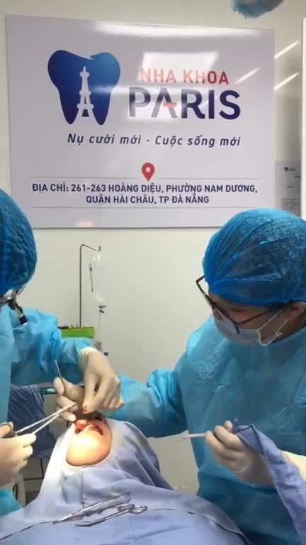 Nha khoa Paris chi nhánh Đà Nẵng đang thực hiện cấy ghép 2 trụ implant Dentium Hàm Quốc cho khách hàng Phạm Xuân Thu đến từ thành phố Đà Nẵng