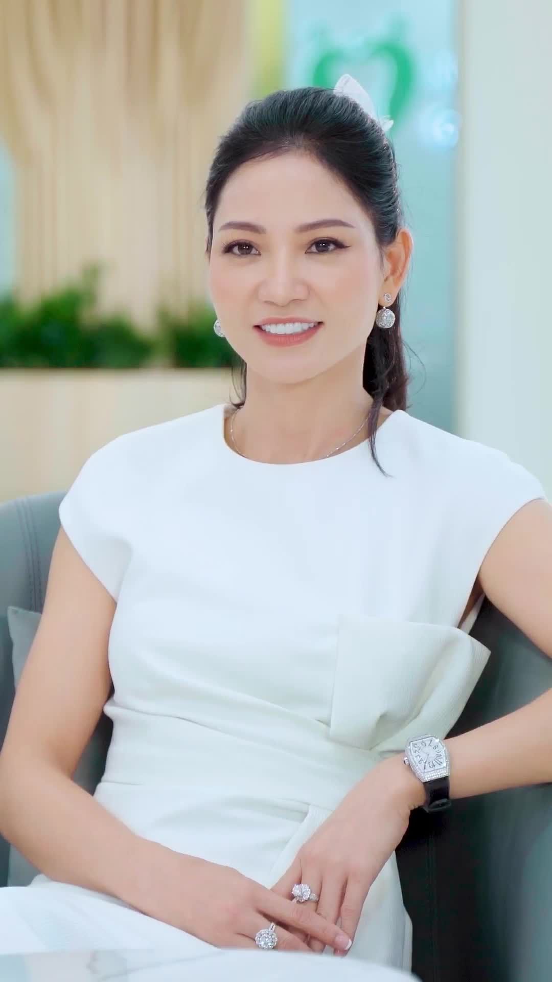 LƯU LAN ANH SAU 1 NĂM THẨM MỸ RĂNG SỨ