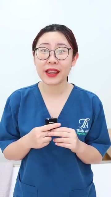 Cùng lắng nghe cảm xúc và tình trạng trước khi phẫu thuật của khách hàng và phương pháp bác sĩ cải thiện giúp cô thăng hạng nhan sắc sau 60 phút nhé!