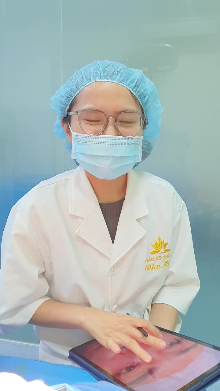 Mũi đã từng nâng cách đây 3 năm, mũi  bắt đầu biến dạng