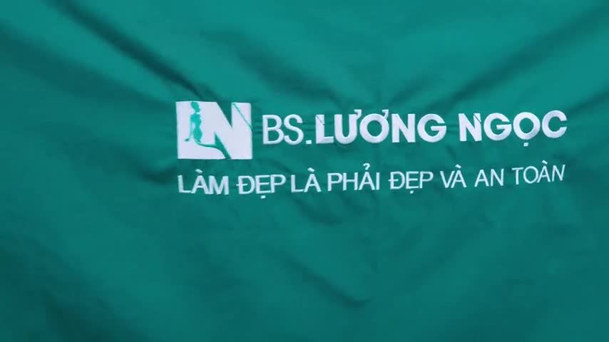 Những hình ảnh thực tế về kết quả ca thực hiện hút mỡ cho trường hợp khách hàng hôm nay sẽ được chia sẻ trực tiếp ngay video bên dưới.