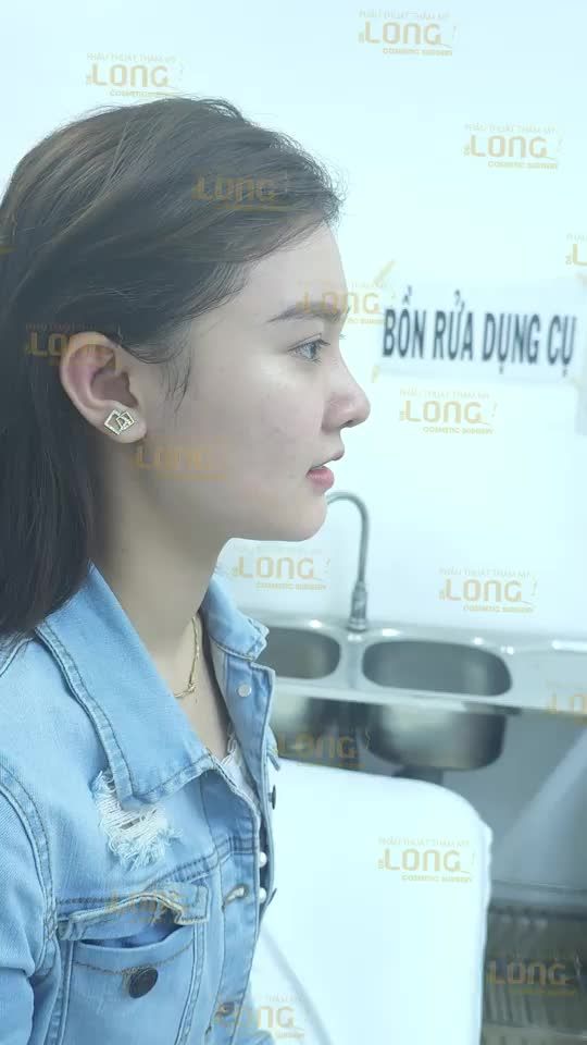 Đây là Ngọc, Ngọc năm nay 26 tuổi, công việc của Ngọc phải thường xuyên gặp gỡ trao đổi hỗ trợ khách hàng,