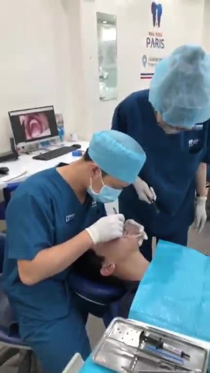 Quá trình gắn mắc cài tự buộc 3M của khách hàng Minh Tâm  Bác sĩ : Hồ Hiệp Anh Tuấn  Tình trạng: răng thưa