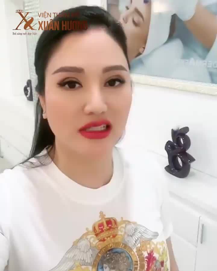 Chị em chúng mình ngoài 40 tuổi khuôn mặt dễ bị bóp, nhất là vùng má và thái dương nên gò má nhìn càng bị cao.