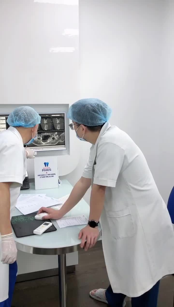 Lên kế hoạch điều trị cấy All On cho vị khách hàng được DR.Haziza & Đội ngũ bác sĩ Nguyễn Văn Thắng - Trương Thị Kim Trang thăm khám