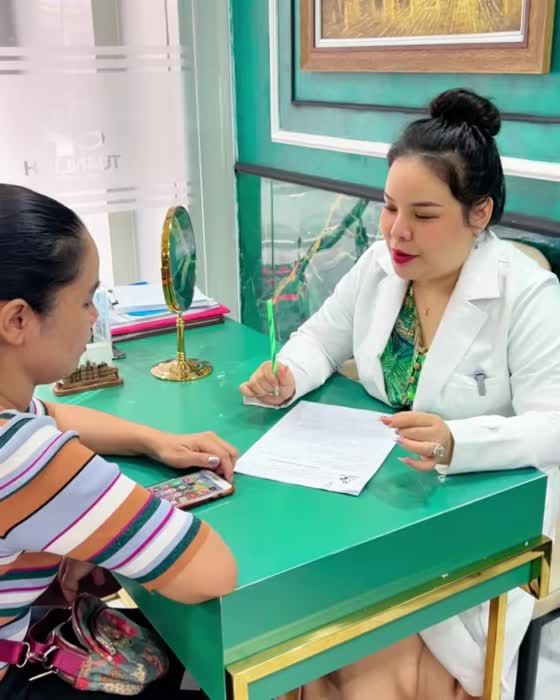 Khách hàng may mắn trúng giải bóc thăm tài trợ 100% nâng mũi cấu trúc. Đang thực hiện ngay lúc này. Các bạn đón xem phần tiếp nha.