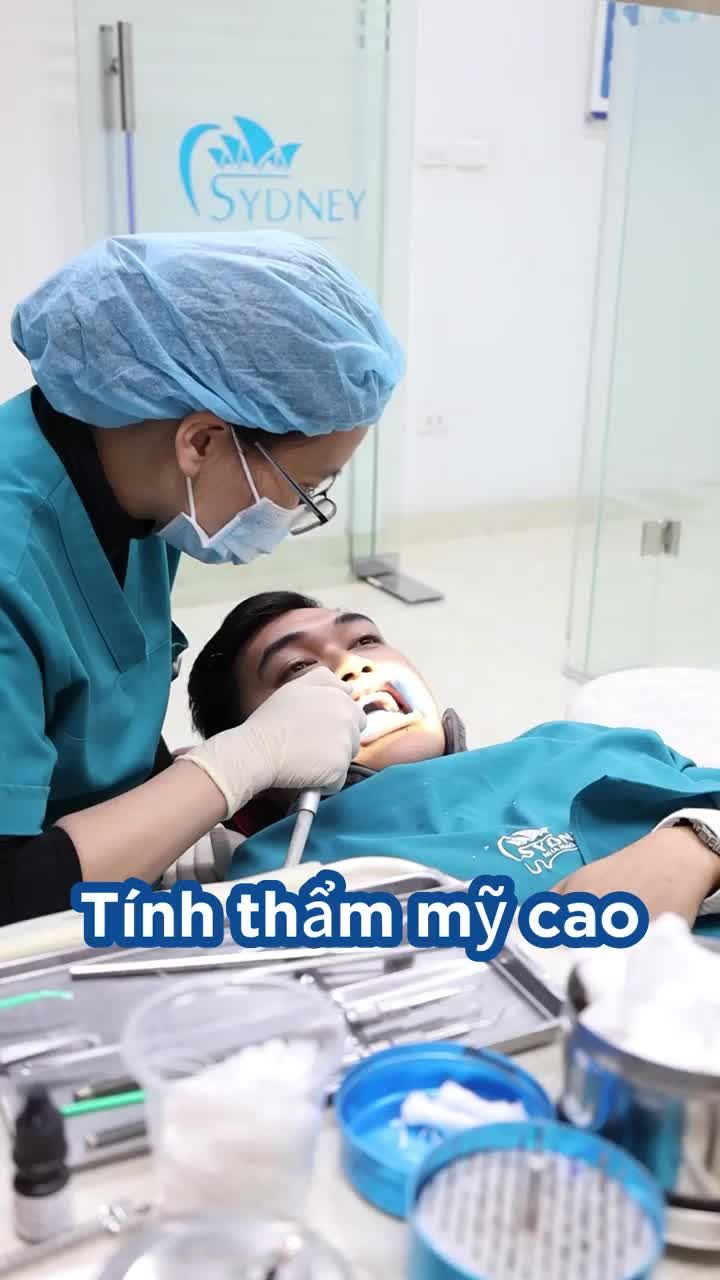 Niềng răng bằng mắc cài pha lê có tốt không?