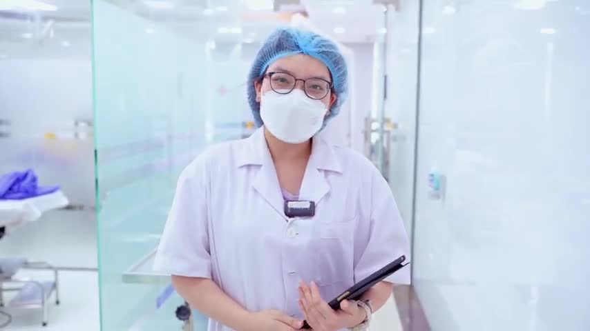 Em gái bật khóc sau 60 phút nhìn lại diện mạo đôi mắt của mình sau khi được Dr.Hải Lê giải cứu thành công
