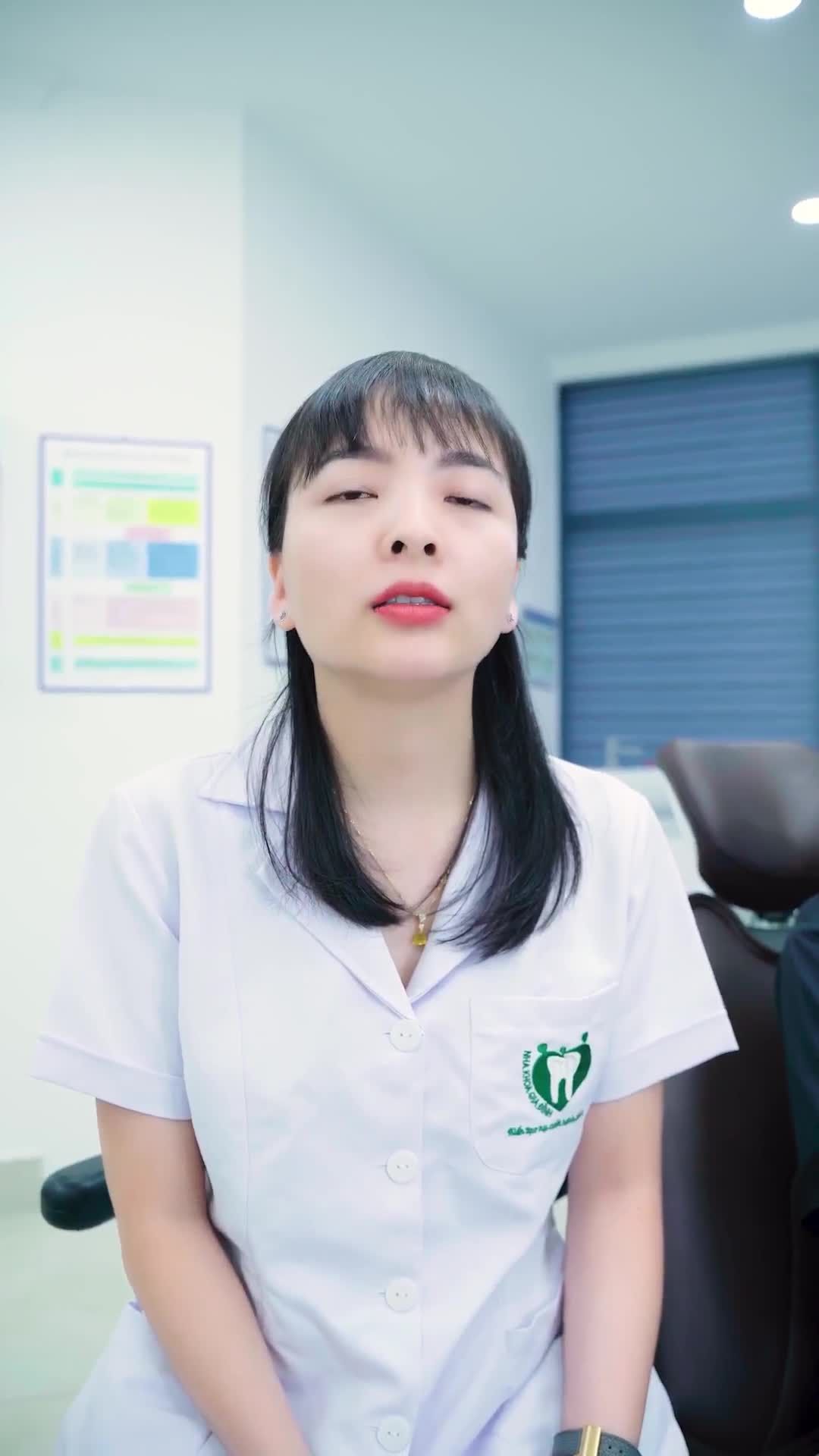BÁC SĨ CKI VŨ BÍCH DIỆP PHÂN TÍCH TÌNH TRẠNG TRƯỚC VÀ SAU KHI THẨM MỸ RĂNG SỨ CỦA ANH KHÁCH HÀNG ĐẾN TỪ HẢI PHÒNG