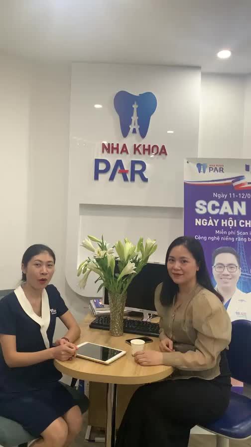 Khách hàng Mỹ Bình trải ngiệm dịch vụ scan tại Nha Khoa paris.