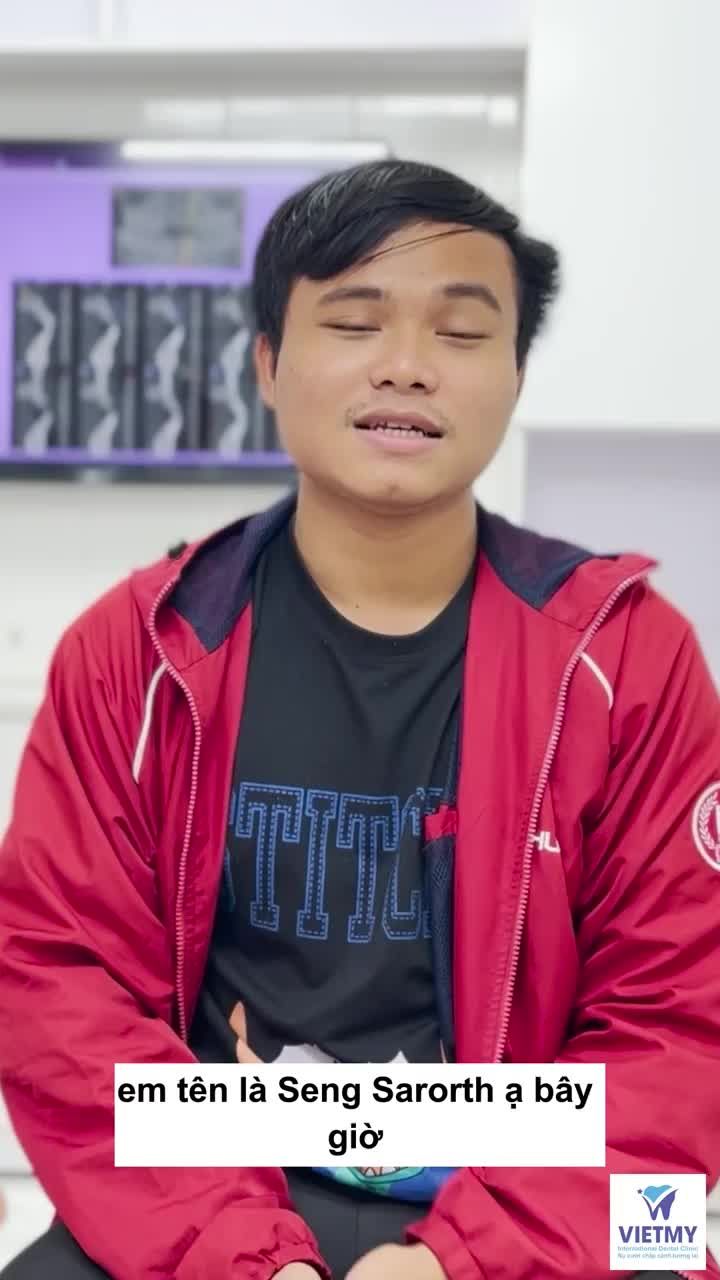 Khách hàng Seng Sarorth (21 tuổi) hiện đang là Du học sinh Campuchia tại Việt Nam. Seng Sarorth đến với Nha khoa Quốc Tế Việt Mỹ trong tình trạng bị mất răng cửa.