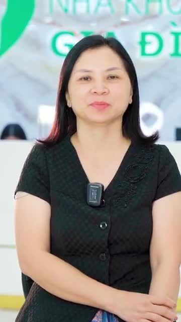 CHỊ KHÁCH ĐẾN NHA KHOA GIA ĐÌNH TÂN TRANG NỤ CƯỜI MỚI CHUẨN BỊ CHO NGÀY TRỌNG ĐẠI CỦA CON TRAI