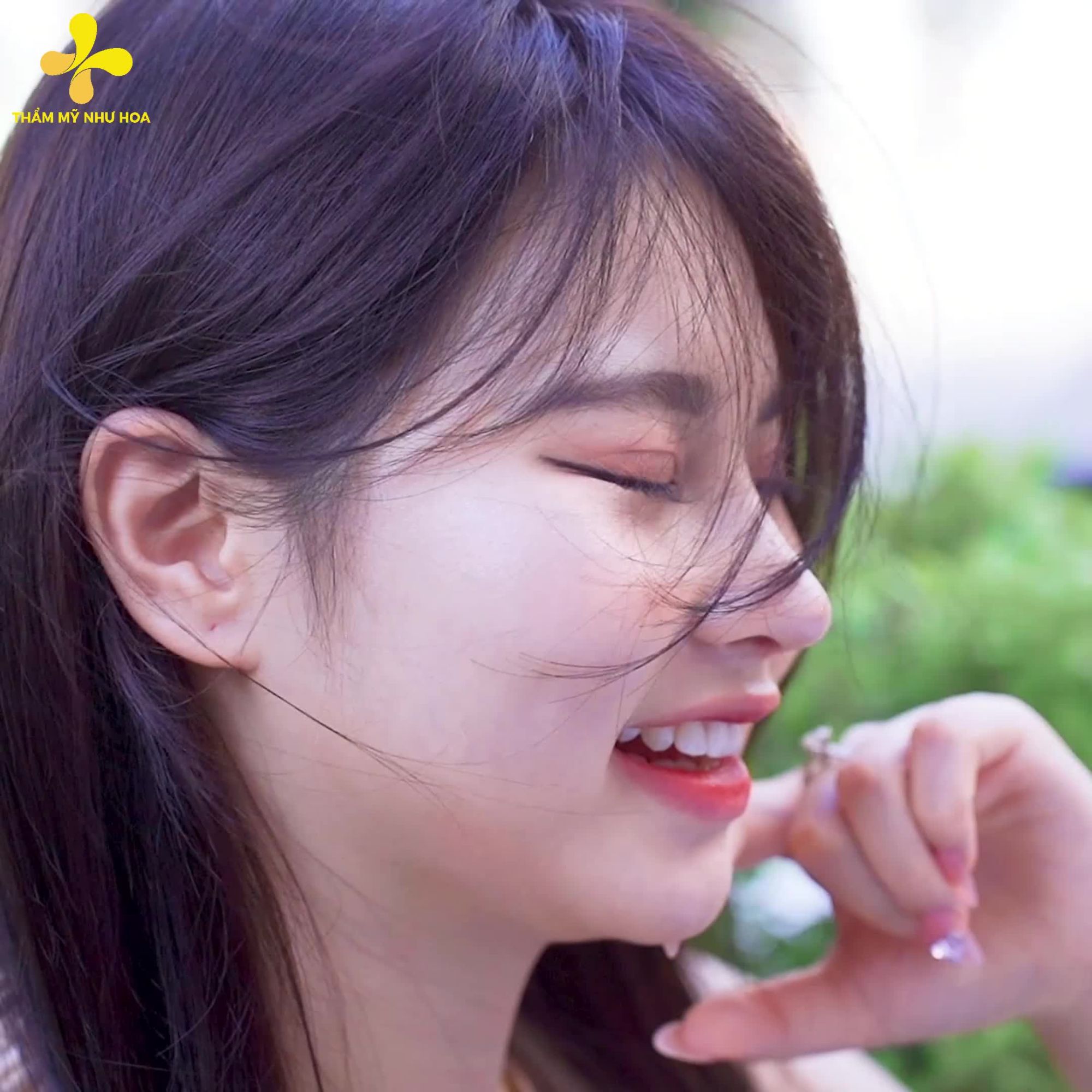 Con gái mặt tròn dễ thương, nâng mũi dáng nào đẹp? Xem video để biết đáp án.