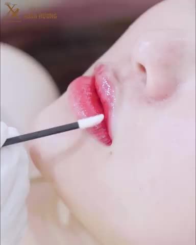 "Màu môi đẹp lắm, rất tự nhiên!" "Nhẹ nhàng thôi, không đ.au như mình nghĩ" "Đúng là thương hiệu 30 năm uy tín có khác. Mình rất hài lòng!"