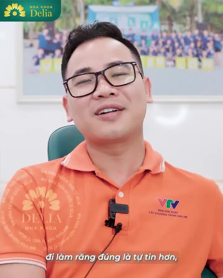 Sở hữu nụ cười rạng rỡ sau làm thẩm mỹ 20 răng sứ Nacera Q3 Burn tại nha khoa Delia, đạo diễn Nguyễn Huy Lâm (VTV)