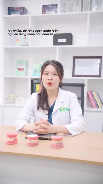 Sử dụng tăm kẽ khi niềng răng Nha khoa Yteeth.