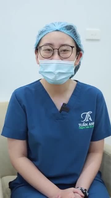 Cùng lắng nghe cảm xúc và tình trạng trước khi thực hiện phẫu thuật nâng mũi cấu trúc của khách hàng và phương pháp bác sĩ cải thiện giúp chị thăng hạng nhan sắc nhé!