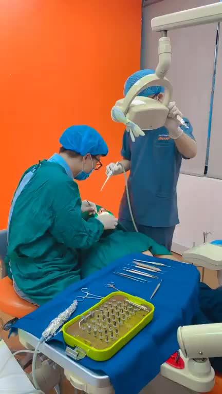 Trồng implant cho khách hàng Bùi Huy Phương tại cơ sở Từ Sơn.
