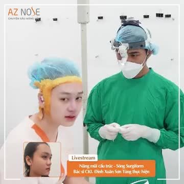 Mẹ xem dáng mũi cho con gái trước khi đóng vết khâu. Thực hiện bởi bác sĩ CKI. Đinh Xuân Sơn Tùng.