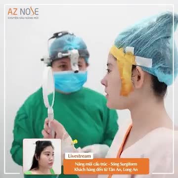 Khách hàng đến từ Long An cùng người thân xem dáng mũi, cân chỉnh trước khi đóng vết khâu. Thực hiện bởi bác sĩ CKI. Hoàng Nhung.