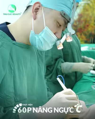 Tình trạng trước: Ngực lệch size. Mất cân đối