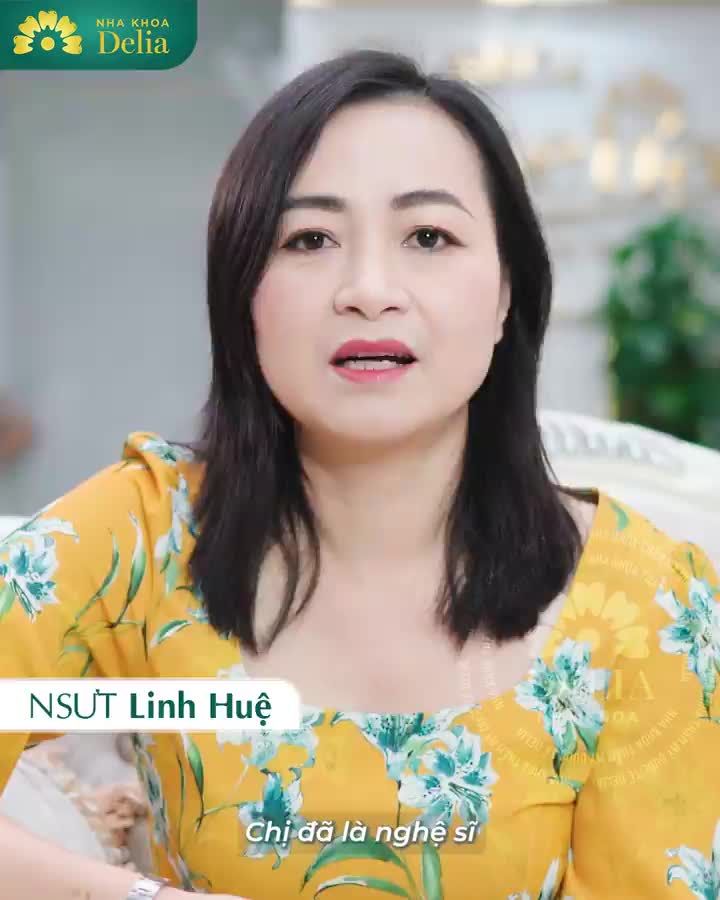 Với những người hoạt động nghệ thuật như NSƯT Linh Huệ thì một diện mạo sáng, một nụ cười đẹp đóng vai trò rất quan trọng.
