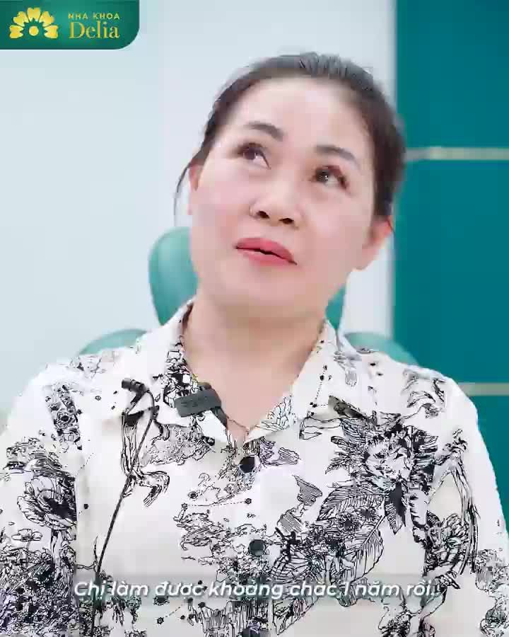 Chị Bích Hằng chắc chắn là người phụ nữ hạnh phúc nhất hôm nay bởi chị vừa có nụ cười răng sứ mới tự tin, rạng rỡ, vừa có được sự ủng hộ hết mình từ những người thân yêu nhất.