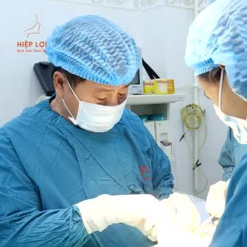 Nhiều ca đến bệnh viện thẩm mỹ Hiệp Lợi không phải để nâng mũi thông thường mà là nhờ bác sĩ Lợi "cứu" chiếc mũi bị hỏng!!